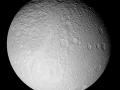 8 Aralık 2009 : Satürn Yörüngesinde Dolanan Cassini'den Buzlu Uydu Tethys