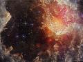 1 Aralık 2014 : WISE'ın Gözüyle NGC 7822'deki Yıldızlar ve Toz Sütunları