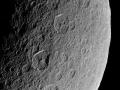 30 Mayıs 2006 : Satürn'ün Rhea Uydusu Üzerindeki Eski Kraterler