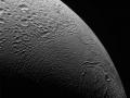 17 Mart 2008 : Enceladus'un 30.000 km Üzerinde