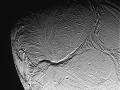 14 Ekim 2008 : Cassini'den Enceladus Üzerinde Bir Kaplan Çizgisi
