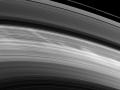 2 Haziran 2009 : Jant Telleri Satürn'ün Halkalarında Yeniden Görünmeye Başladı
