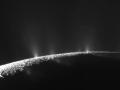 24 Kasım 2009 : Cassini'nin Yakın Geçişi Enceladus'un Uzaya Gaz Sızdırdığını Gösteriyor