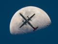 29 Eylül 2010 : Ay'ın Önünde Bir Uçak