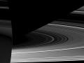12 Ekim 2010 : Satürn : Aydınlık, Karanlık ve Tuhaf