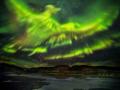 16 Mart 2016 : İzlanda Üzerinde Anka Kuşu Biçimindeki Kutup Işığı